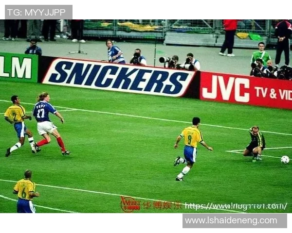 巴黎的17号足球明星背后的故事与荣耀之路 巴黎的17号足球明星背后的故事与荣耀之路