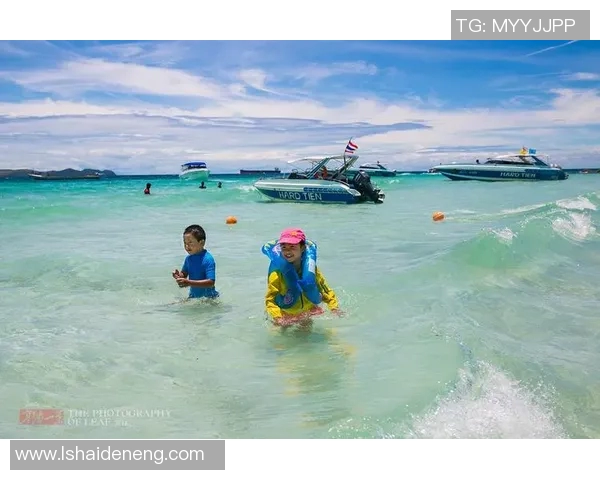 足球明星在沙滩上的精彩瞬间大集合,尽享阳光与运动的完美结合 足球明星在沙滩上的精彩瞬间大集合,尽享阳光与运动的完美结合