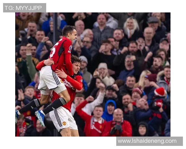 卢顿与曼联激战成平局双方各取一分展现顽强斗志