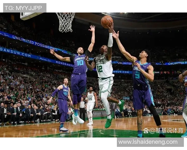 热火与尼克斯队激战正酣谁能在季后赛中笑到最后